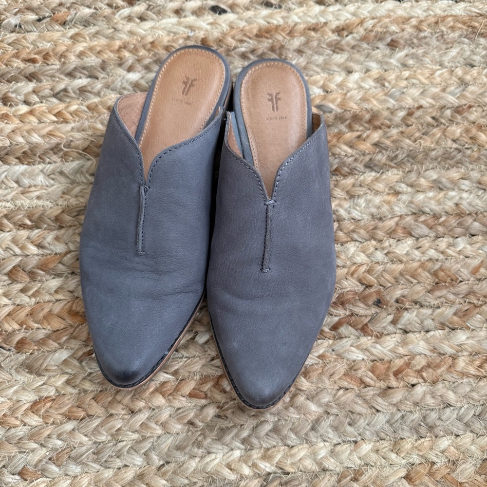 Frye Women’s Nolan Seam Mule Size 6.5 Grey Leather Slip On Flats - Picture 7 of 7